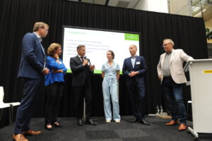 staatssecretaris De Bat aan het woord bij E-Hub Lage Weide